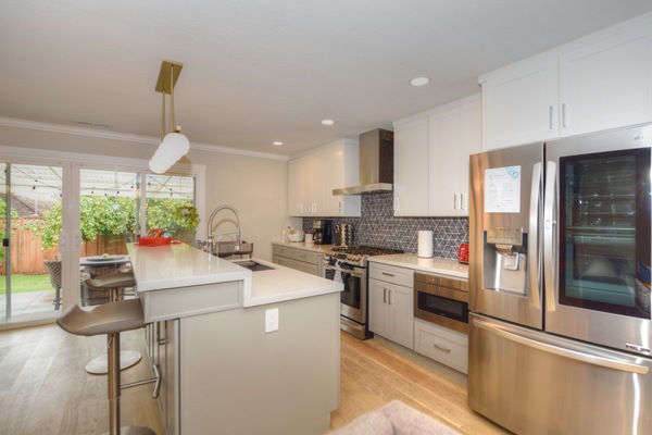 Refrigerador, microondas, horno, placa de cocina