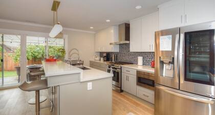 3M's Luxury Home with fast wifi and private garden near Santana Row