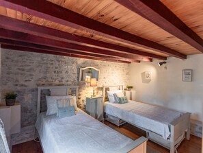 3 bedrooms, internet - Charming stone house with a private pool (Montréal)