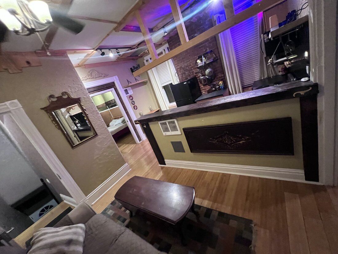 Come to The Picasso Suite where you'll enjoy the art of local artist & amenities