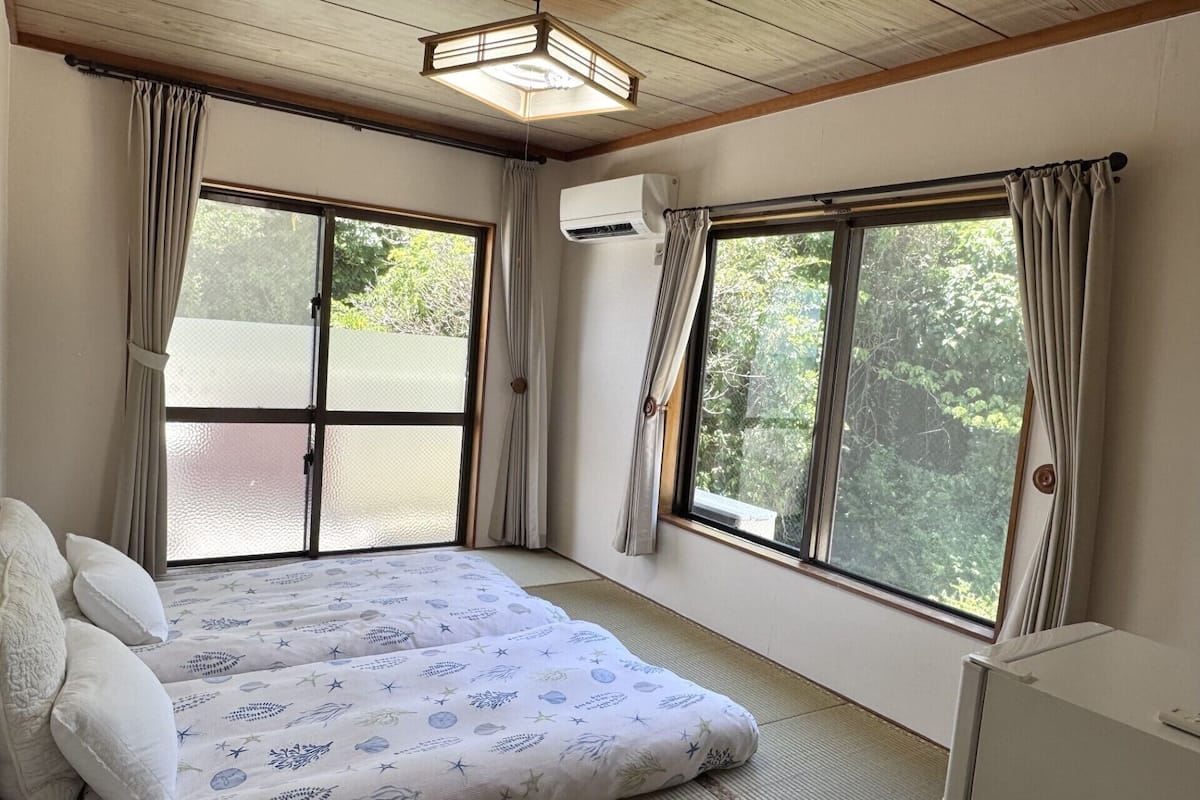 Room 212: Japanese-style Room/Futon with Private Shower & Toilet | Free WiFi, bed sheets