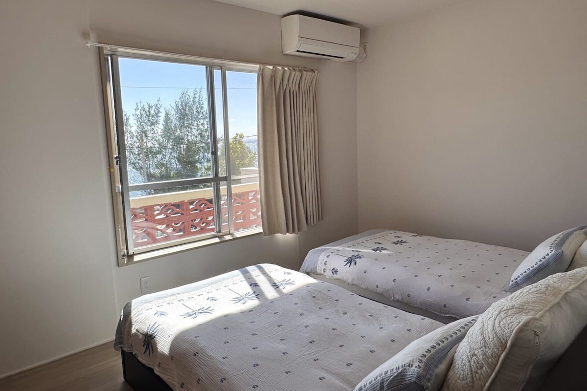 Basic Twin Room | Free WiFi, bed sheets