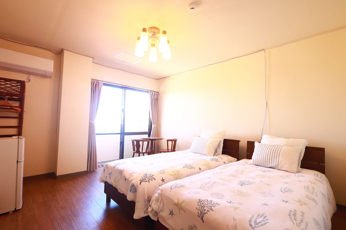 Wifi gratis y ropa de cama