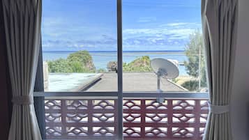 Basic Twin Room | Free WiFi, bed sheets