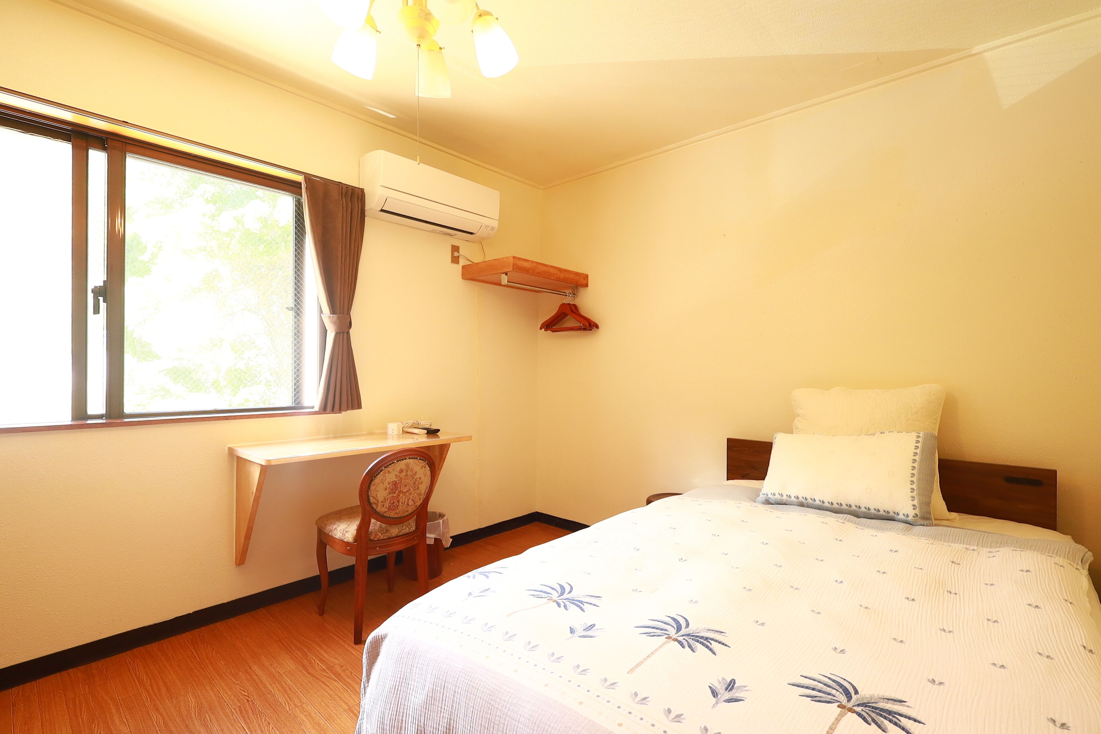 Basic Single Room | Free WiFi, bed sheets