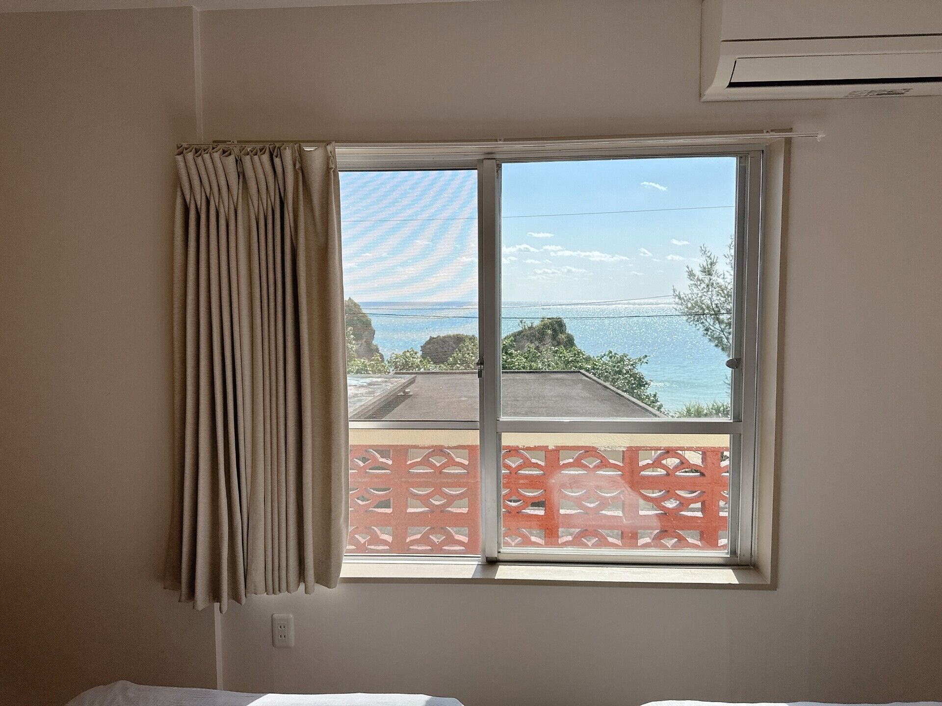 Basic Twin Room | Free WiFi, bed sheets