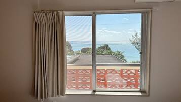 Basic Twin Room | Free WiFi, bed sheets