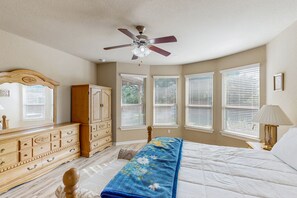 3 slaapkamers, een strijkplank/strijkijzer, internet, beddengoed