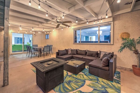 Télévision, cheminée