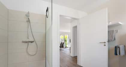 Apartment 'Ostseerauschen - Blaue Welle' with Private Terrace and Wi-Fi