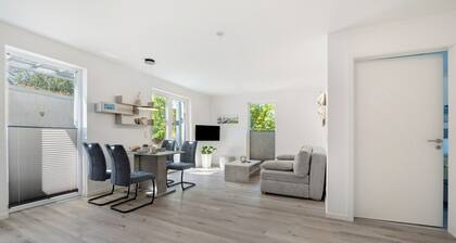 Apartment 'Ostseerauschen - Blaue Welle' with Private Terrace and Wi-Fi