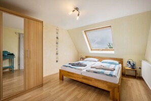 2 bedrooms, iron/ironing board, free WiFi, bed sheets - Holiday Apartment "Lichtblick" with Private Terrace, Garden & Wi-Fi (Grömitz)