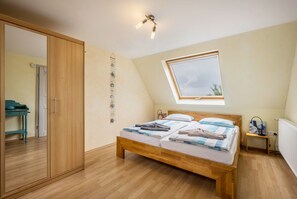 2 makuuhuonetta, silitysrauta/-lauta, ilmainen Wi-Fi, vuodevaatteet