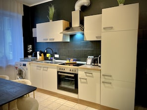Fridge, microwave, oven, stovetop