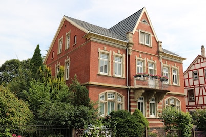 Apartment 'Ferienwohnung Mandelblüte' with Mountain View and Wi-Fi