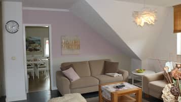 Een televisie, een dvd-speler en een stereo