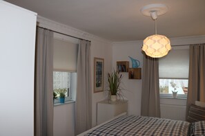 3 bedrooms, iron/ironing board, free WiFi, bed sheets - Holiday Home 'Ferienhaus Apfelblüte' with Mountain View, Private Terrace and Wi-Fi (Schotten)