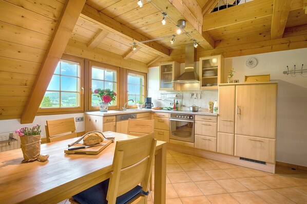 Kühlschrank, Ofen, Herdplatte, Geschirrspüler