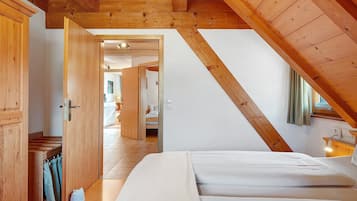 2 bedrooms, iron/ironing board, free WiFi, bed sheets