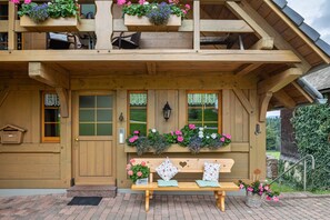 Exterior - Apartment "Schwarzwaldhut" with Mountain Views, Private Terrace and Wi-Fi (Breitnau)