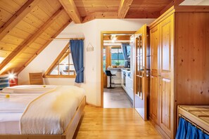 1 habitación, tabla de planchar con plancha, wifi gratis y ropa de cama