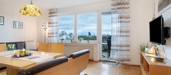 Apartment 1 Parterre Marschall with Private Terrace, Shared Garden and Wi-Fi