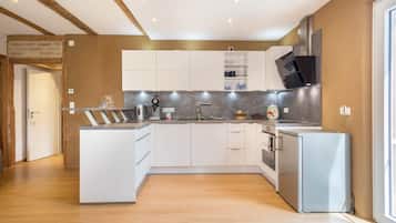 Réfrigérateur, four, plaque de cuisson, lave-vaisselle