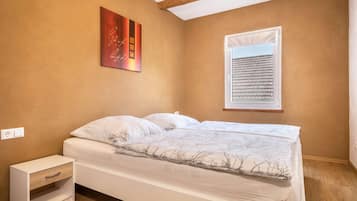 1 bedroom, free WiFi, bed sheets