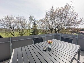 Outdoor dining - Apartment "Lang" with Mountain View, Balcony and Wi-Fi (Kressbronn am Bodensee)