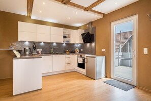 Kühlschrank, Ofen, Herdplatte, Geschirrspüler