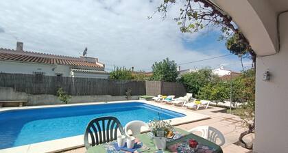House with pool near the beach of Riells. HUTG-073666