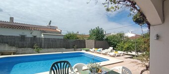 House with pool near the beach of Riells. HUTG-073666