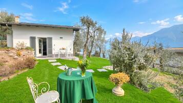 Family House, Multiple Bedrooms (Relais Nanzello Garda Living 2) | Garden