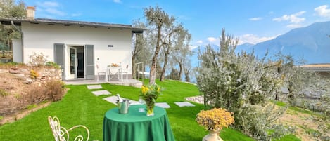 Family House, Multiple Bedrooms (Relais Nanzello Garda Living 2) | Garden