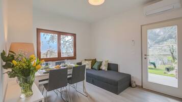 Rumah Keluarga, beberapa kamar (Relais Nanzello Garda Living 2) | Area keluarga | Televisi layar datar 21-inci dengan saluran TV kabel