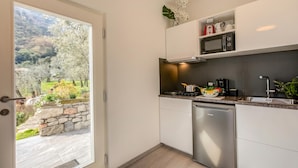Rumah Keluarga, 2 kamar tidur, microwave (Relais Nanzello Garda Living 2 with) | Dapur pribadi