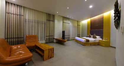 Hotel H