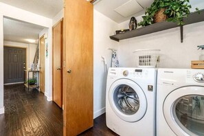 Interior - #StayInMyDistrict Furnished Monthly Townhome (Boise)