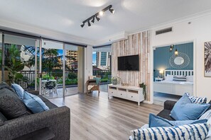 TV - `Family Beach Getaway` by Inn Paradise (Surfers Paradise)
