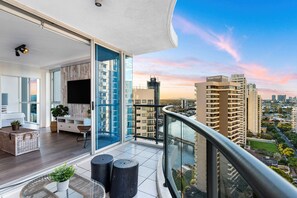 Property grounds - `Boutique Sky Villa` by Inn Paradise (Surfers Paradise)