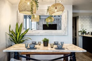 Dining - `Boutique Sky Villa` by Inn Paradise (Surfers Paradise)