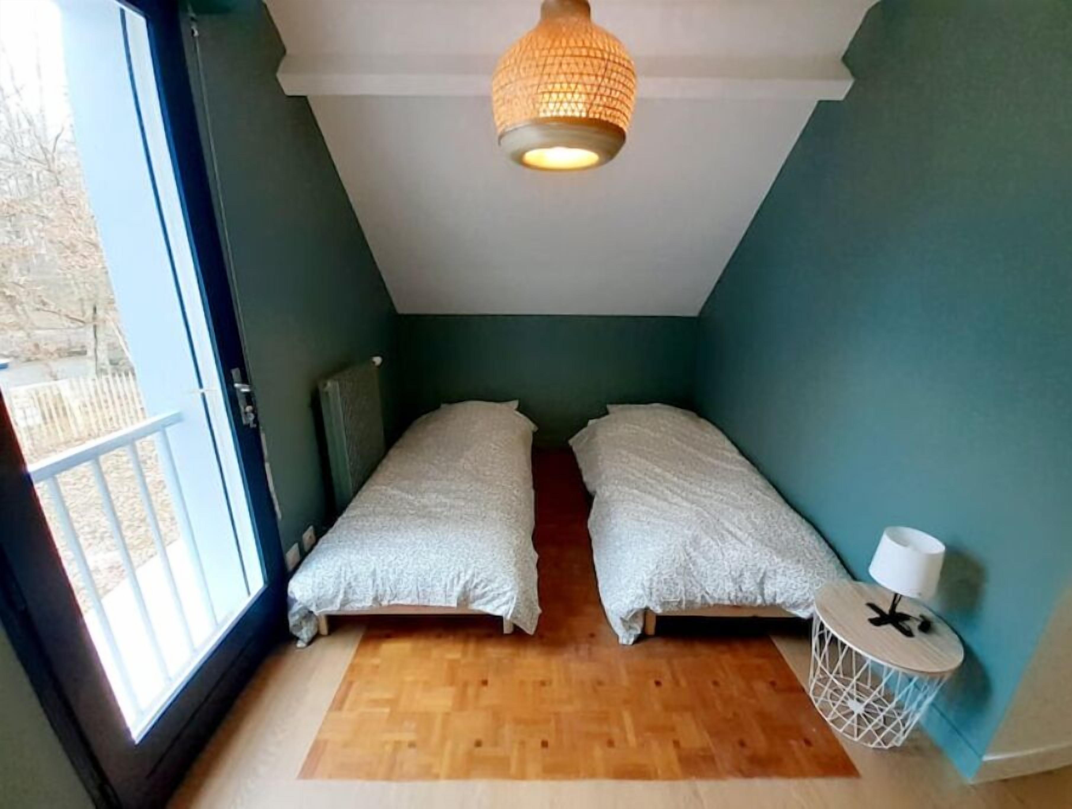 3 habitaciones, tabla de planchar con plancha, cuna de viaje y wifi 