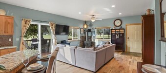 Stoneridge Retreat: Golf Course Views & Mountain Escape