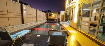EL AMO LAKEVIEW VILLA