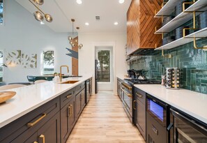 Fridge, microwave, oven, stovetop - Modern Lakefront | Gorgeous Views | Sleeps 28 (Hot Springs)