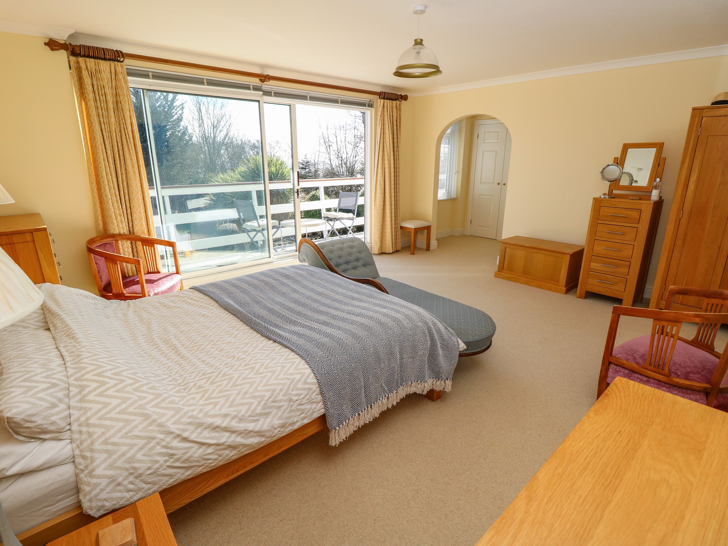 4 bedrooms, individually decorated, individually furnished, free WiFi