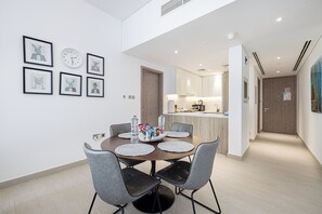 Dining - Stunning one-bedroom apartment in Dubai Marina & JBR (Dubai)