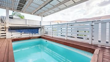 5 outdoor pools