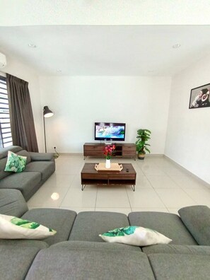 Family House | Living area | Flat-screen TV