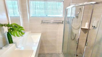 Casa familiar | Baño | Amenidades de baño gratuitas y secadora de cabello